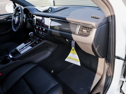 New 2026 Porsche Macan GTS image 28