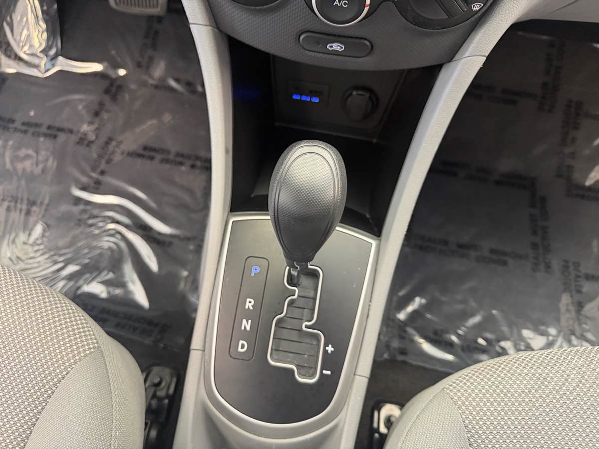 Used 2013 Hyundai Accent GLS FWD image 20