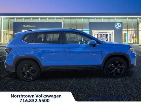 Certified 2025 Volkswagen Taos SEL image 2