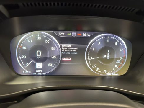 Used 2022 Volvo XC40 T5 R-Design w/ Climate Package AWD/4WD image 19