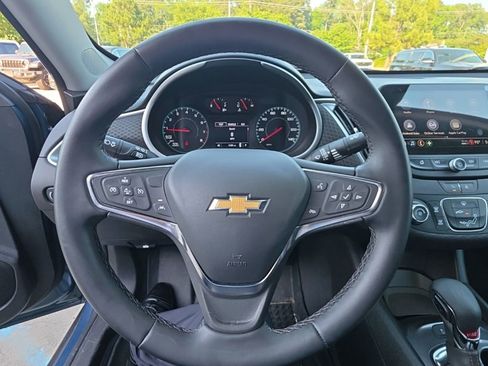 Used 2025 Chevrolet Malibu RS FWD image 17