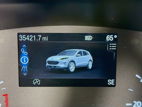 Used 2022 Ford Escape SE w/ SE Sport Appearance Package image 14