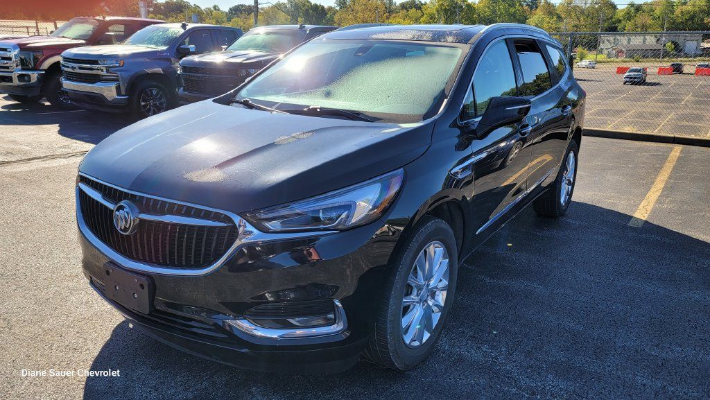 Used 2021 Buick Enclave Essence w/ Sound and Sites Package AWD/4WD image 2