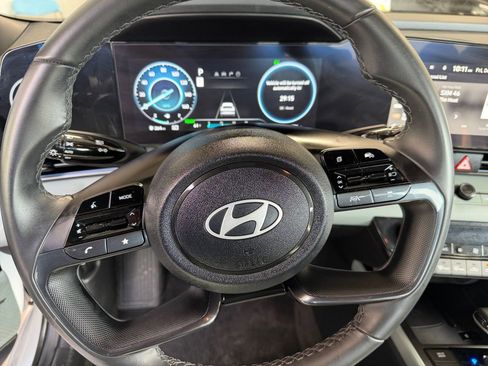 Used 2025 Hyundai Elantra Limited image 27