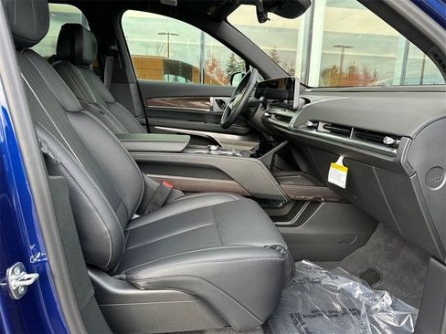 Used 2026 Cadillac Vistiq Sport image 10