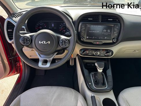 Certified 2022 Kia Soul LX image 15