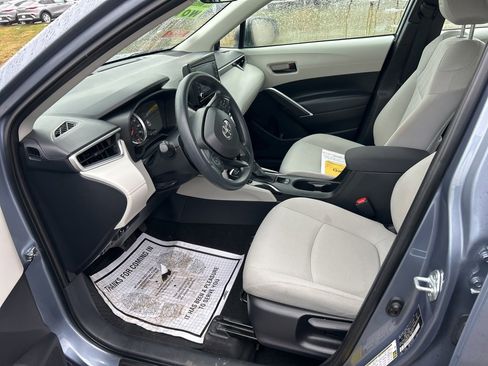 Used 2022 Toyota Corolla Cross L image 6