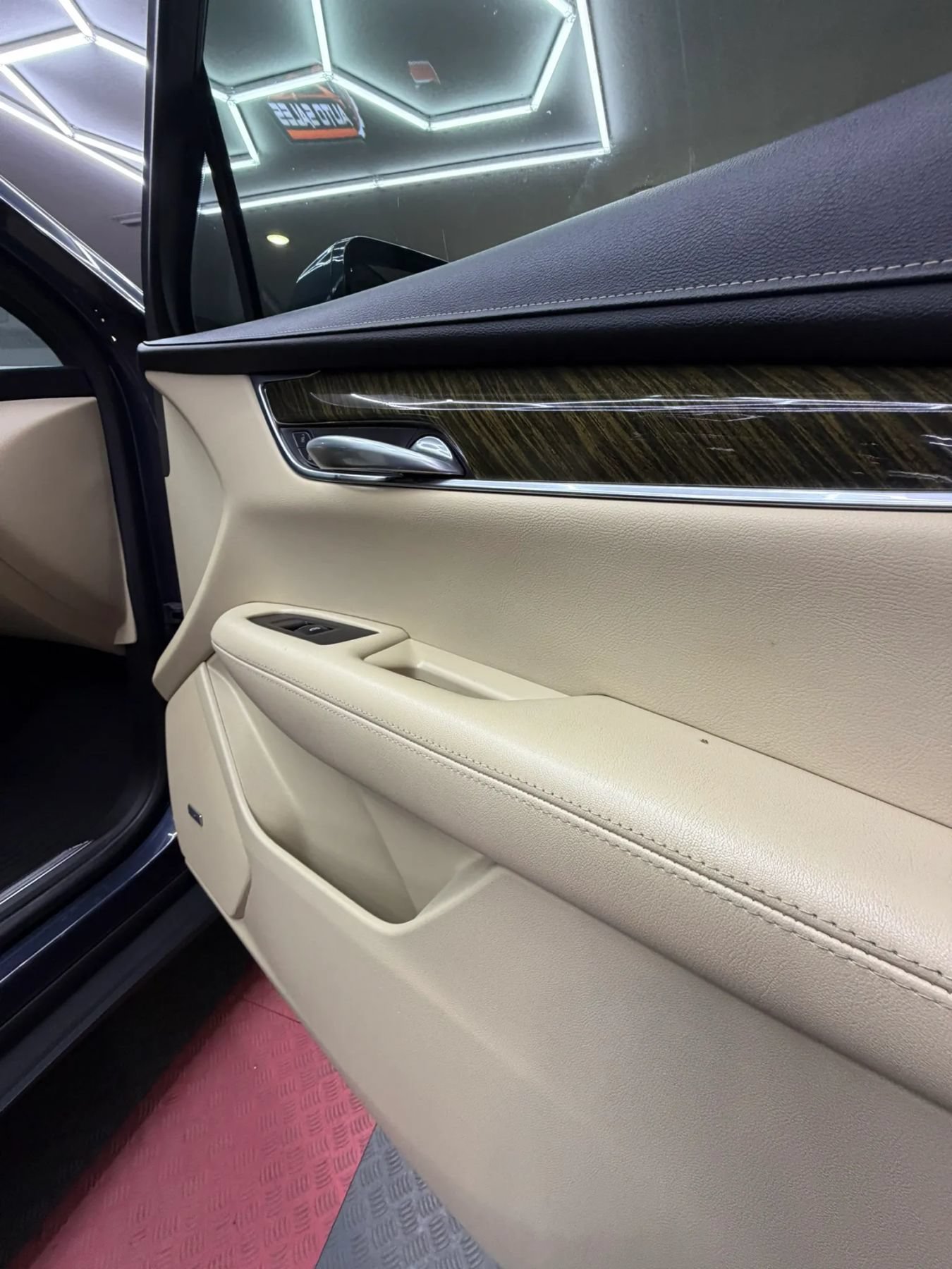 Used 2019 Cadillac XT5 FWD image 34