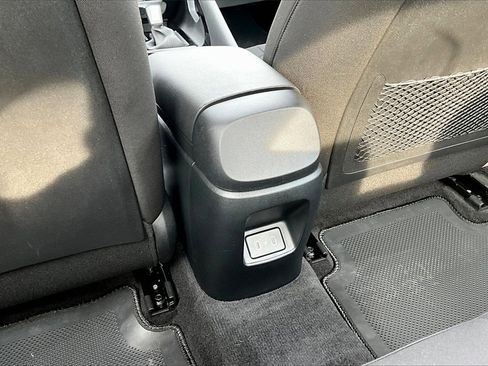 Certified 2025 Hyundai Elantra SEL image 33