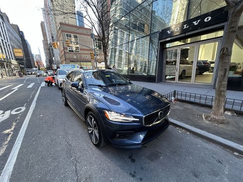 Certified 2025 Volvo V60 B5 Cross Country Plus image 1