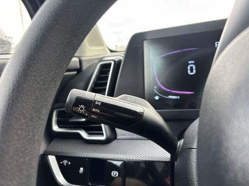 Used 2025 Kia Sportage LX image 27