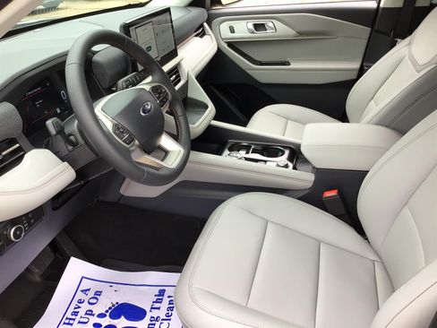 New 2026 Ford Explorer Active w/ Active Comfort Package AWD/4WD image 3