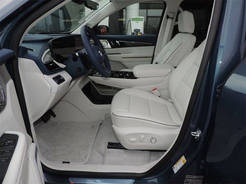 New 2026 Buick Enclave Avenir w/ Super Cruise Package image 13