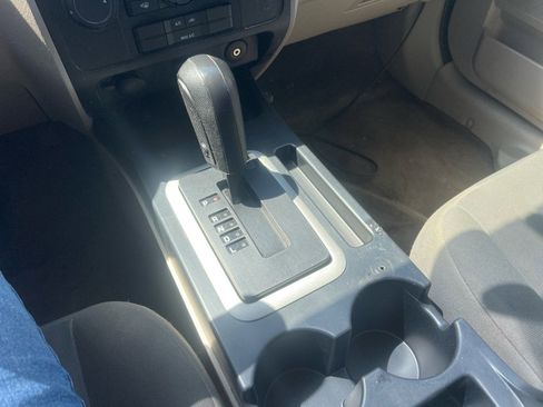 Used 2011 Ford Escape XLS w/ 101A Rapid Spec Order Code image 16