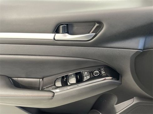 Certified 2024 Nissan Altima 2.0 SR image 22