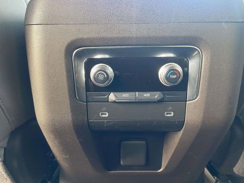 Used 2023 GMC Yukon SLT RWD image 23