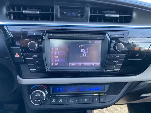 Used 2016 Toyota Corolla LE FWD image 18