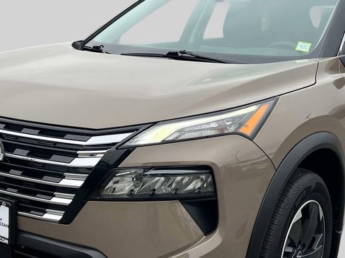 Used 2025 Nissan Rogue SV image 9