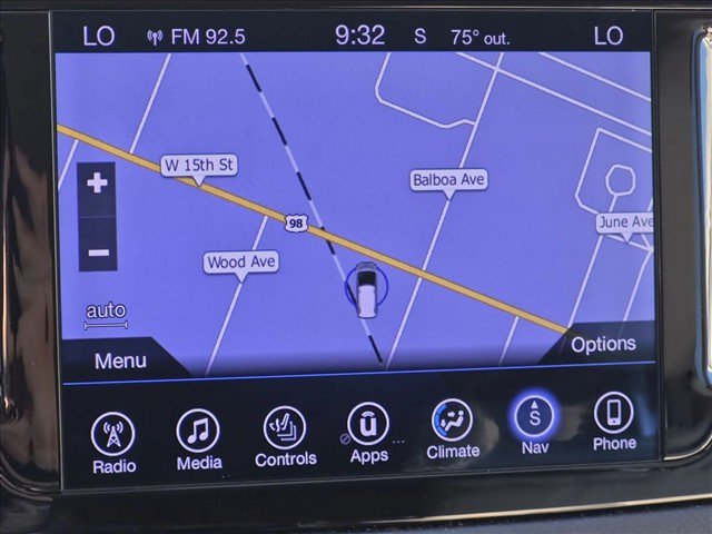 Used 2017 Chrysler Pacifica Touring-L FWD image 15