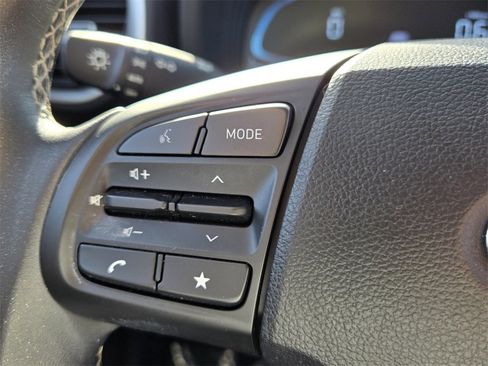 Used 2023 Hyundai Venue SEL image 24