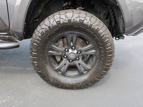 Used 2019 Toyota Tacoma TRD Sport AWD/4WD image 19