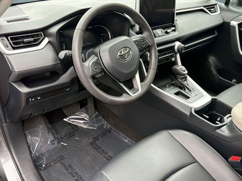 Used 2023 Toyota RAV4 XLE Premium FWD image 4