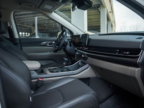 New 2026 Kia Carnival FWD image 10