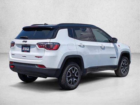 Used 2024 Jeep Compass Trailhawk AWD/4WD image 5