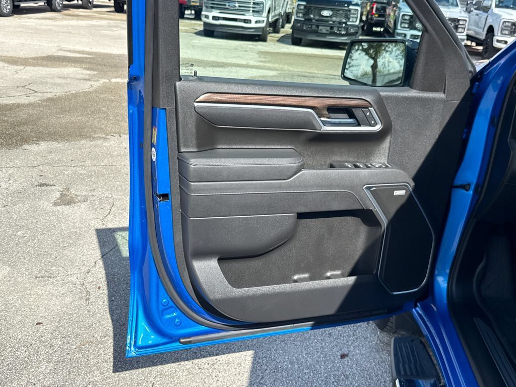 Used 2025 Chevrolet Silverado 1500 RST w/ Convenience Package II RWD image 14