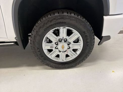Used 2024 Chevrolet Silverado 2500 High Country w/ Technology Package AWD/4WD image 14