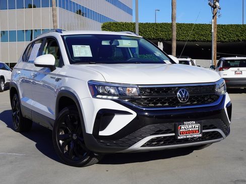 Used 2022 Volkswagen Taos SE image 2