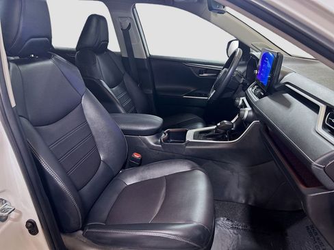 Used 2025 Toyota RAV4 Limited FWD image 27