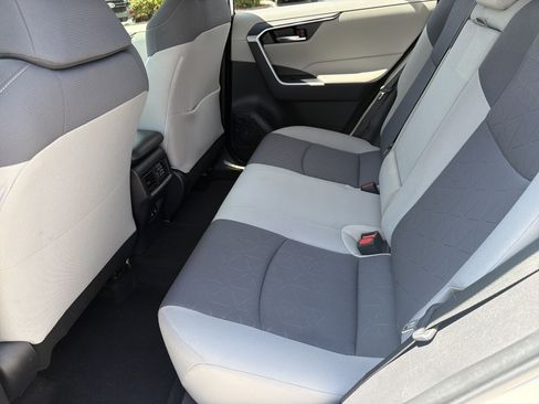 Used 2019 Toyota RAV4 XLE w/ Convenience Package FWD image 30