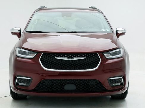 Used 2022 Chrysler Pacifica Limited AWD/4WD image 5