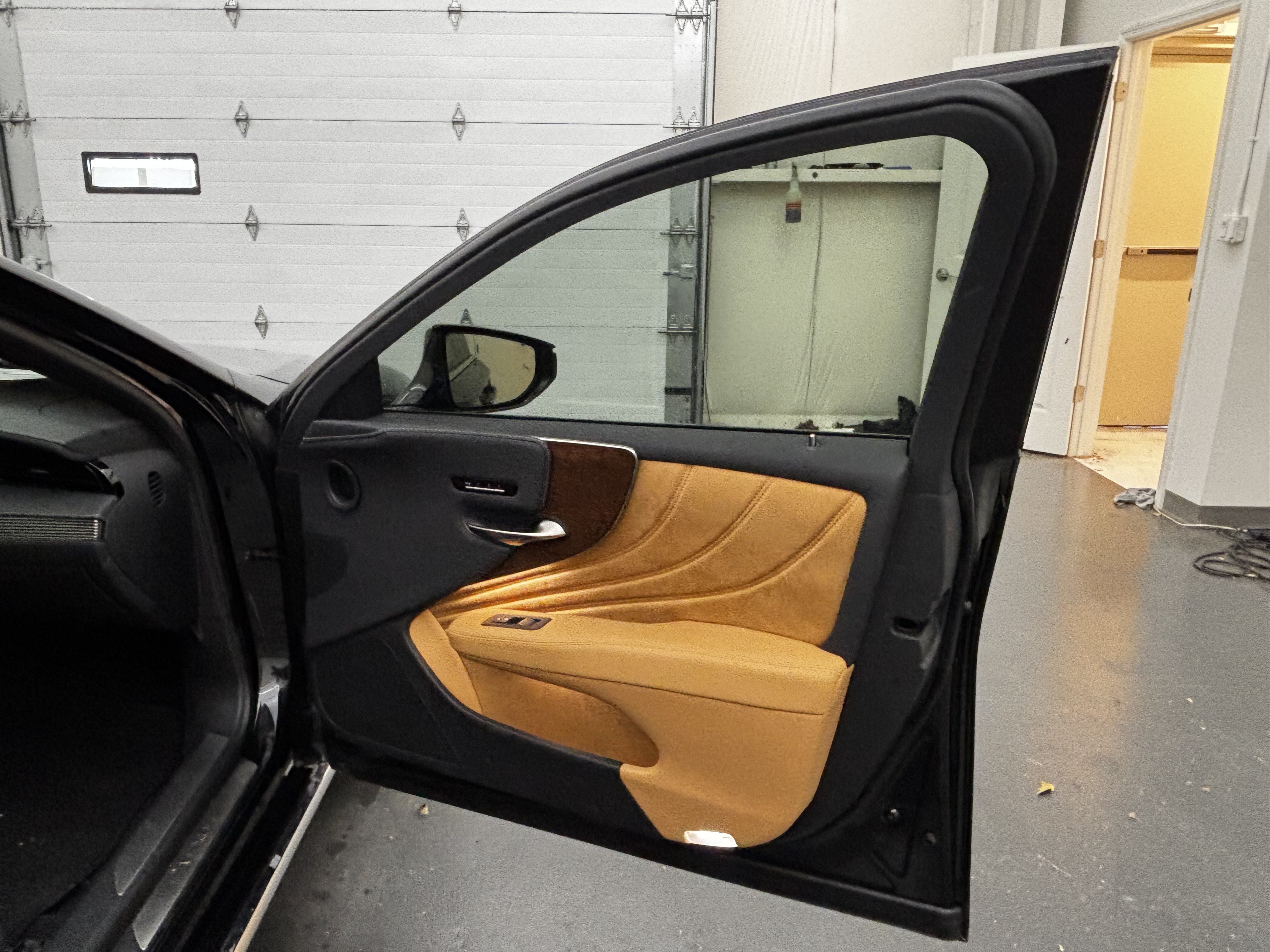 Used 2025 Lexus LS 500 w/ Accessory Package (Z1) RWD image 18