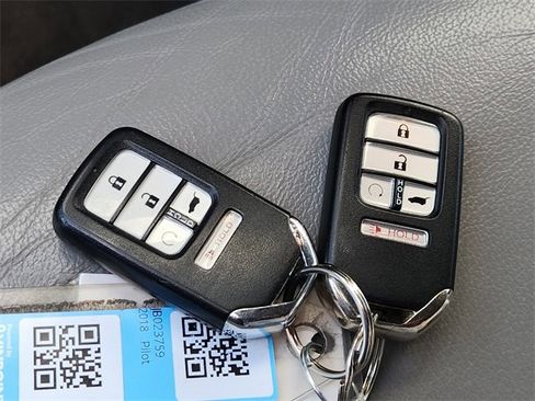 Certified 2018 Honda Pilot Touring image 21