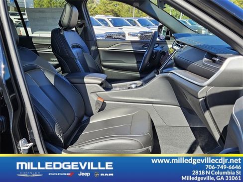 New 2025 Jeep Grand Cherokee Limited w/ Black Appearance Package image 17