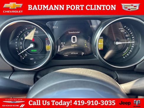 Used 2021 Jeep Wrangler Unlimited Sahara w/ Dual Top Group AWD/4WD image 19