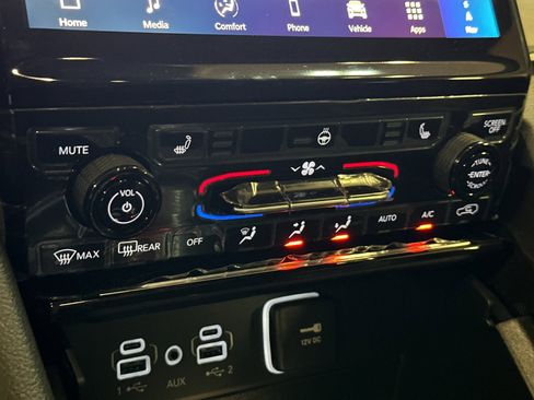 New 2025 Jeep Grand Cherokee Limited w/ Black Appearance Package image 20