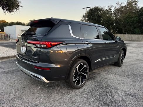New 2025 Mitsubishi Outlander SE image 8