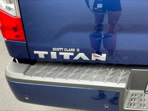 Used 2022 Nissan Titan SV image 22