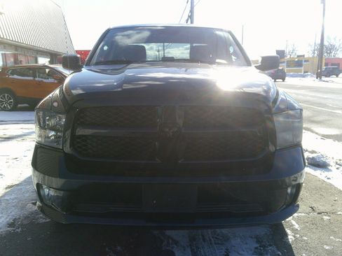 Used 2017 RAM 1500 Express w/ Black Ram 1500 Express Group image 8