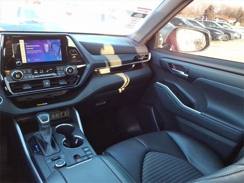Used 2024 Toyota Highlander XSE image 21