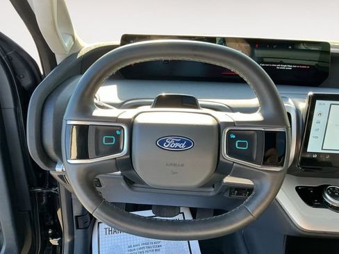 Certified 2025 Ford Expedition Active AWD/4WD image 13