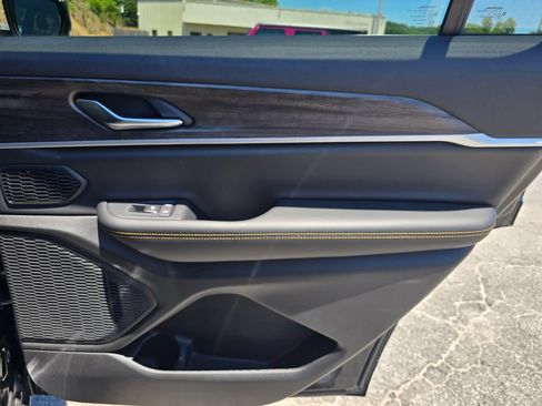 New 2026 Jeep Grand Cherokee L Limited AWD/4WD image 37