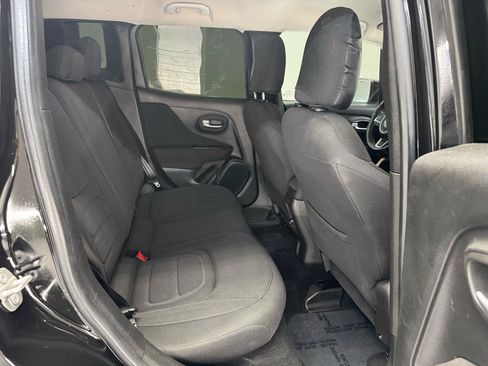 Used 2020 Jeep Renegade Latitude FWD image 18