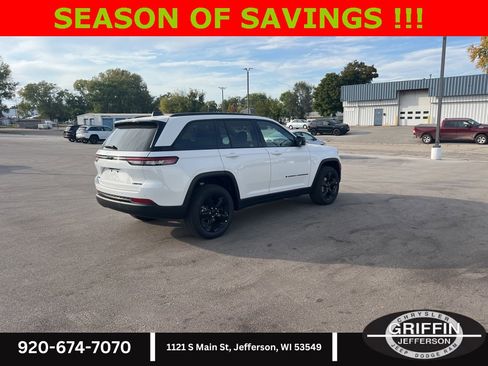 New 2025 Jeep Grand Cherokee Limited w/ Black Appearance Package image 10