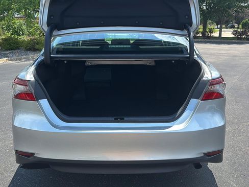Used 2022 Toyota Camry LE FWD image 14