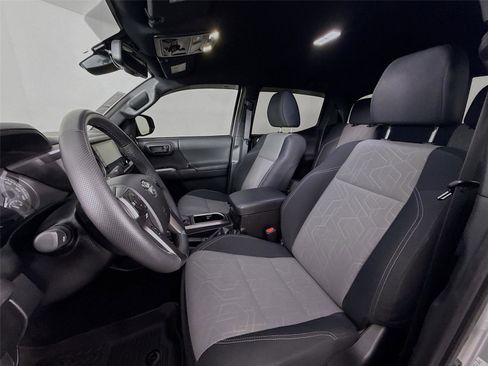 Used 2023 Toyota Tacoma TRD Off-Road w/ Technology Package image 15