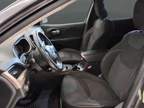 Used 2016 Jeep Cherokee Latitude w/ Cold Weather Group AWD/4WD image 16